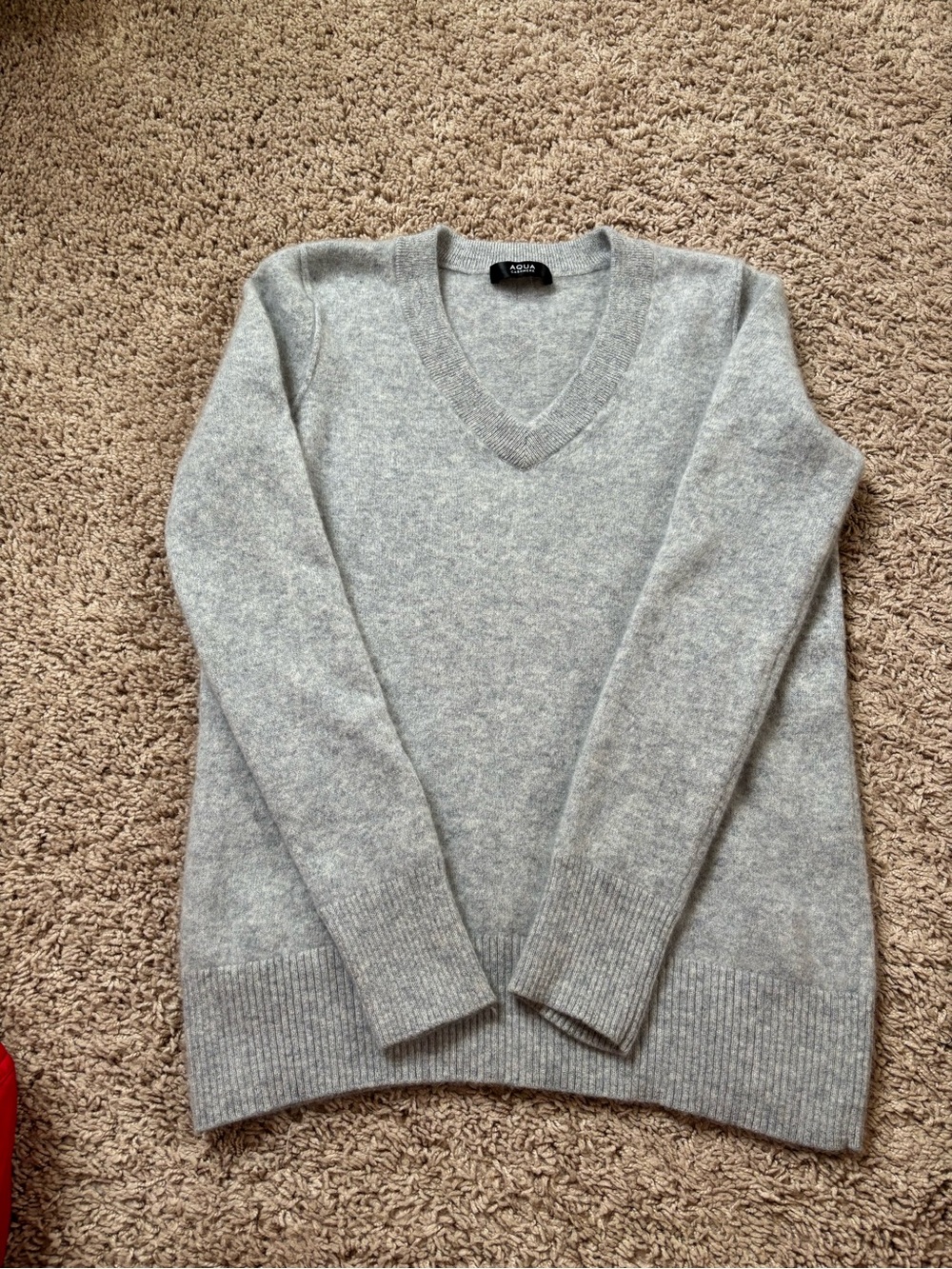 AQUA Women’s Light Gray V-Neck Cashmere Blend Sweater